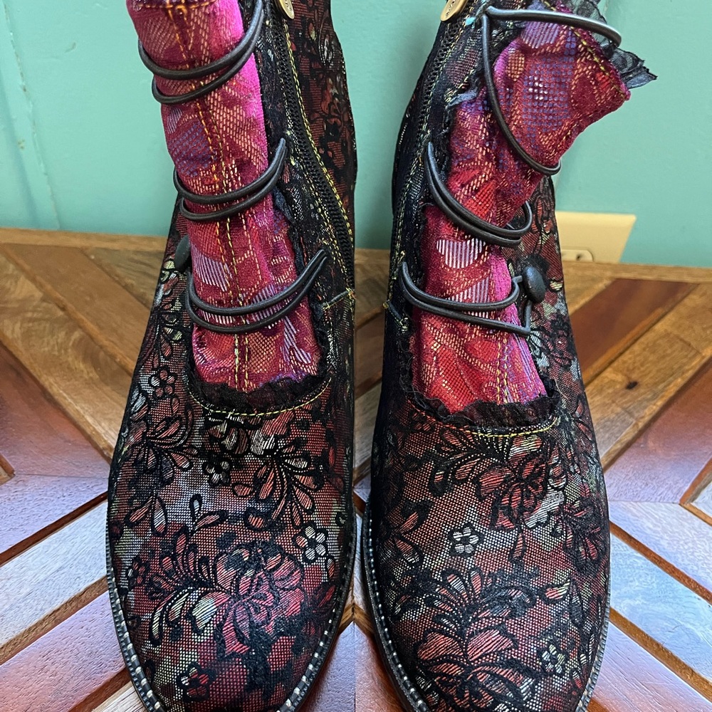 L’Atiste booties